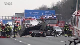 23032021  VN24  Pritschenwagen prallt auf Sattelzug  Rettungshubschrauber im Einsatz [upl. by Ardnad]